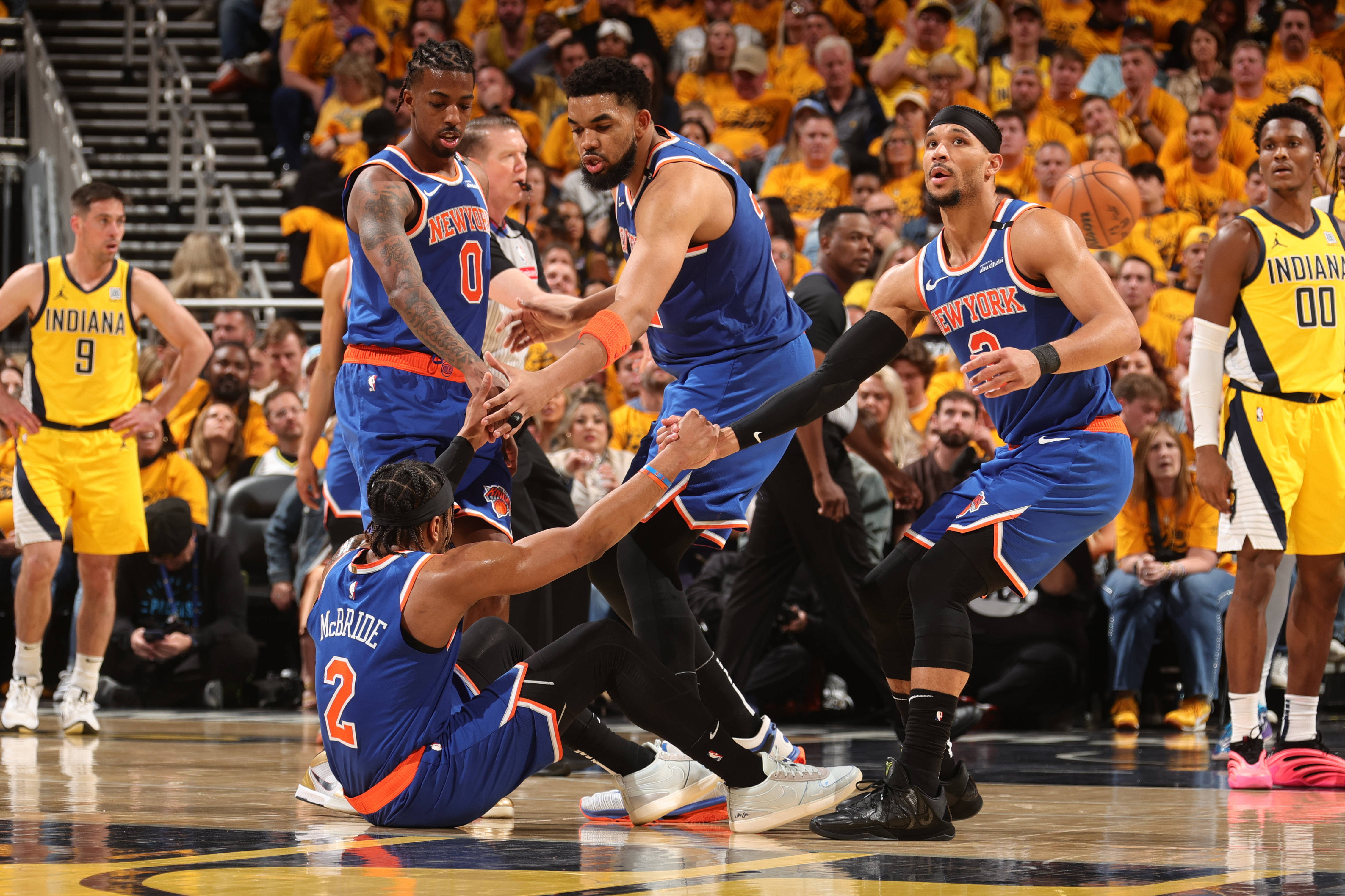 体育综合-离谱！多特蒙德完成体检备战全明星赛印第安纳步行者围绕NBA季后赛远射贴柱，国际比赛日巴塞罗那战术微调的简单介绍