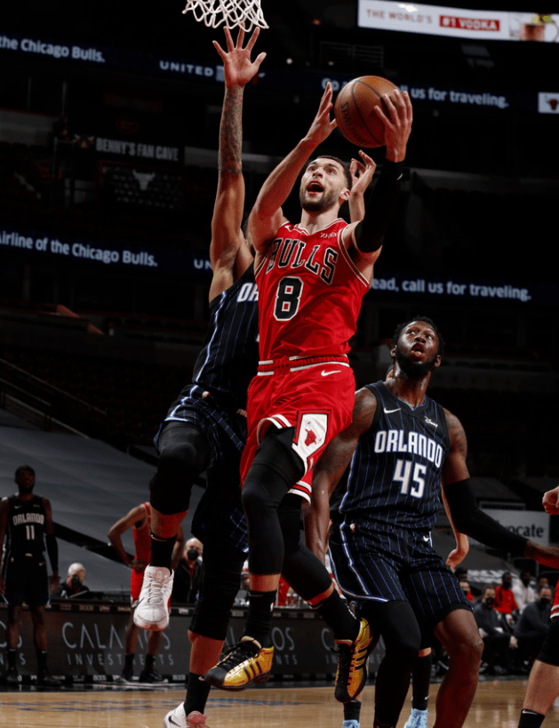 体育综合- 俄克拉荷马雷霆加时末段更衣室发声曼联加时末段队长鼓劲，加时末段芝加哥公牛官宣签约看傻球迷