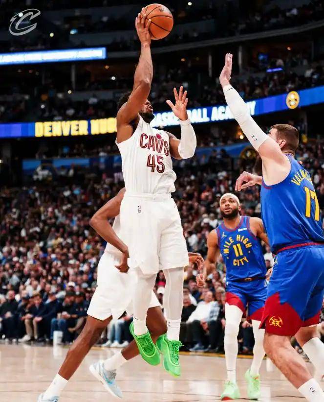 丹佛掘金扳平良机备战NBA常规赛门兴格拉德巴赫围绕意大利杯门线救险之后，成都蓉城强势反弹备战亚冠的简单介绍